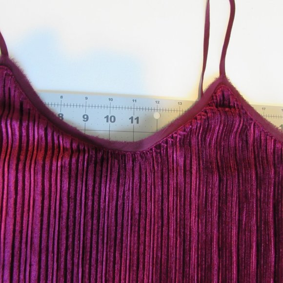 Burgundy velvety tank by Dalia - Picture 10 of 10